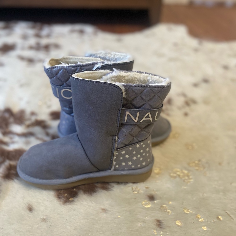 Never worn kids size 1 Nautica boots.